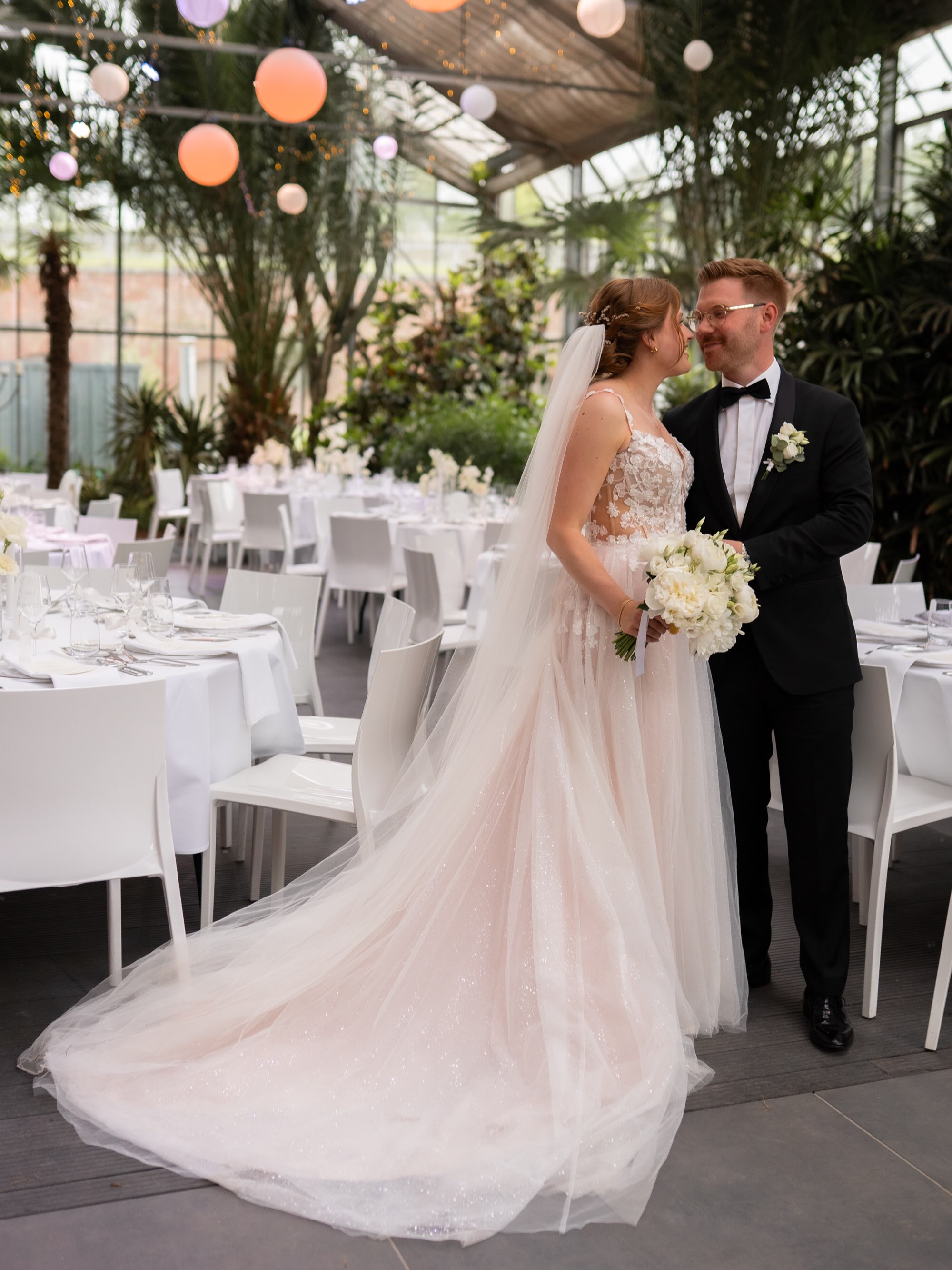 Zwei Herzen. Ein Versprechen. Für immer. 🤍
Location @brueckenkopf_park_juelich
Freie Trauung @eva.jonaschek
#hochzeitsfotografdueren #blumenhallejülich #freietrauung #hochzeitsfotografaachen #weddingphotographer